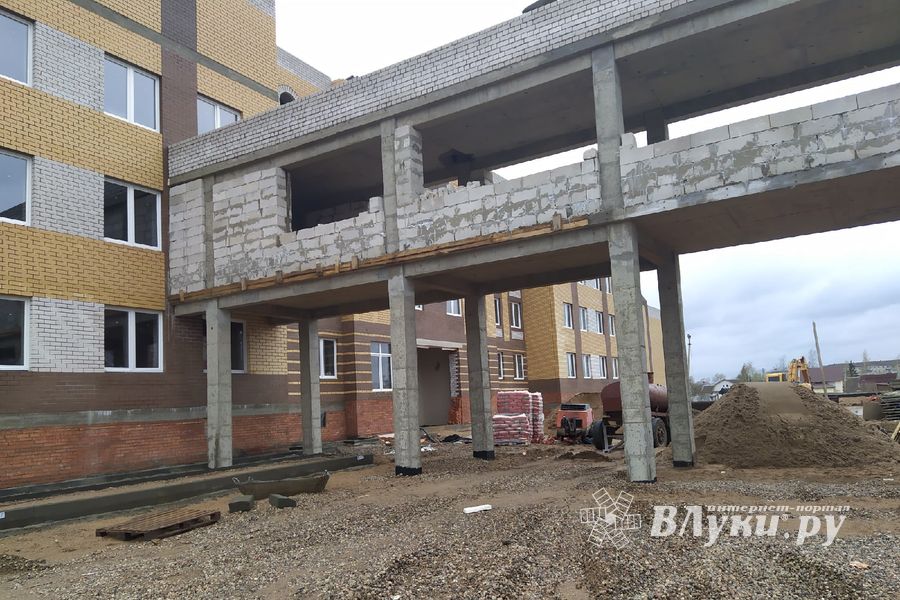 Руководству Великих Лук поручено ускорить строительство школы (ФОТО)