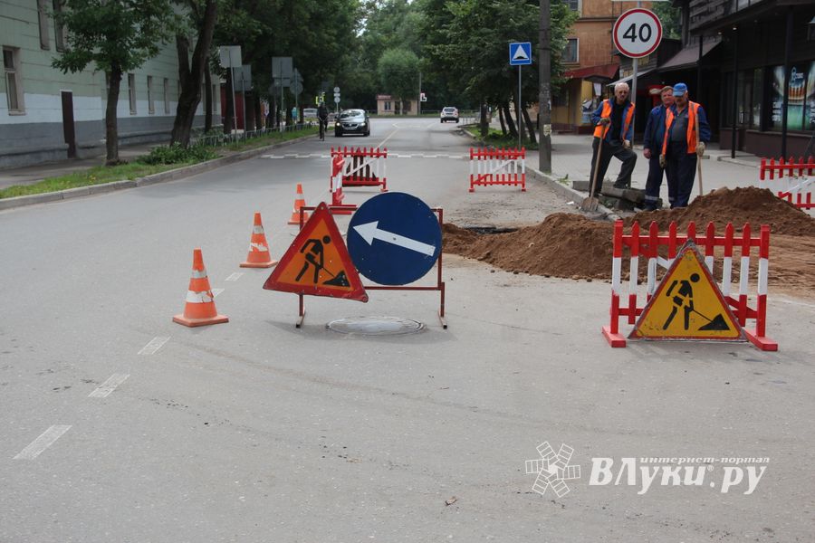 На Вокзальной оперативно устранили течь в водоводе (ФОТО)