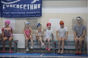 В Великолукском Айсберге прошли соревнования по плаванию на призы Деда Мороза (ФОТО)