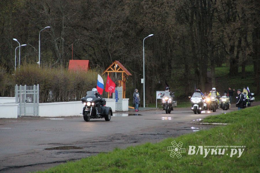 Великие Луки посетили участники мотомарша «Дороги Победы 2021 — дорога домой!» (ФОТО)