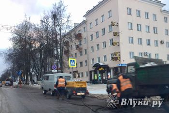 В районе центрального городского моста затруднено движение (ФОТО)