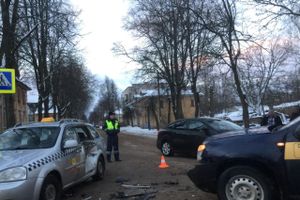 В Великих Луках столкнулись два такси (ФОТО)