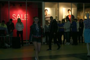 Торговый центр «Апельсин» поздравил прекрасных дам с праздником весны