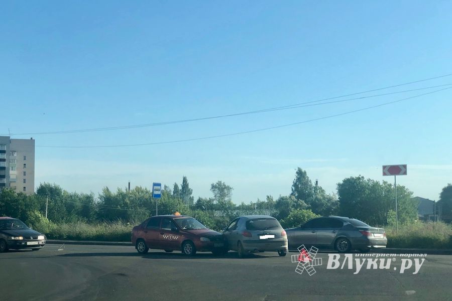 Очередное ДТП на Октябрьском (ФОТО)