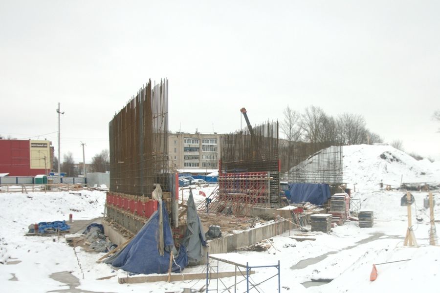 В Великих Луках продолжается сборка металлоконструкций пролетного строения путепровода (ФОТО)