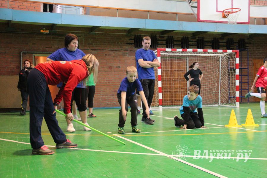 В Великих Луках прошли областные соревнования «Папа, мама, я - спортивная семья» (ФОТО)