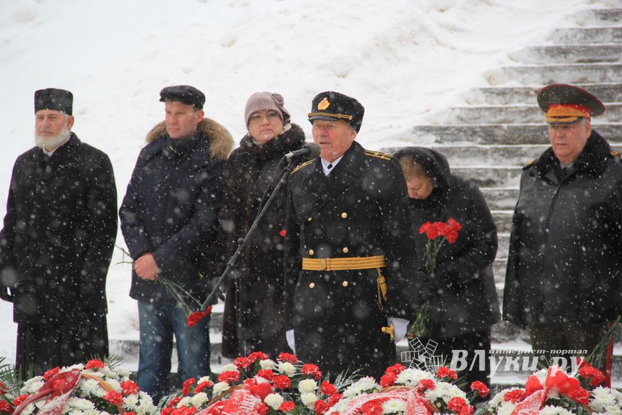 В Аллее Героев в Великих Луках прошёл Торжественный митинг  (ФОТО)