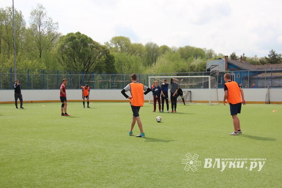 В Великих Луках прошёл Чемпионат по дворовому футболу (ФОТО)