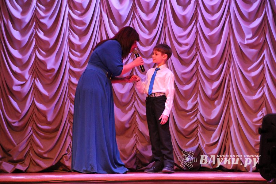 В Великих Луках состоялся праздничный концерт «В Светлый праздник Рождества» 