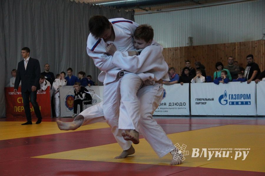 В Великих Луках прошли соревнования по дзюдо (ФОТО)