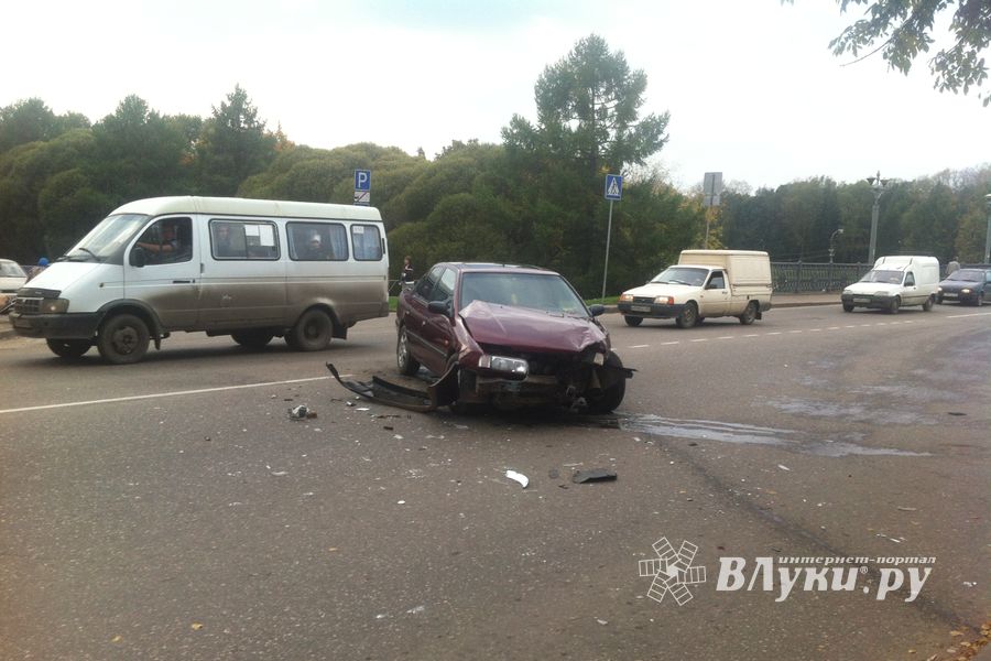 Еще одна авария произошла в Великих Луках