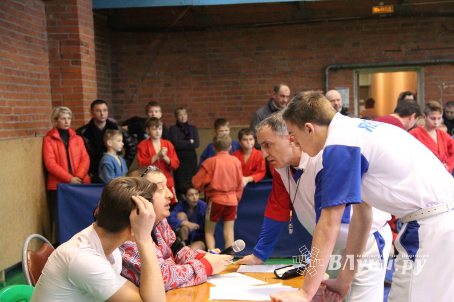 В Великих Луках проходит турнир самбистов (ФОТО)