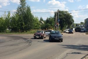 В Великих Луках столкнулись ВАЗ и Фольксваген (ФОТО)