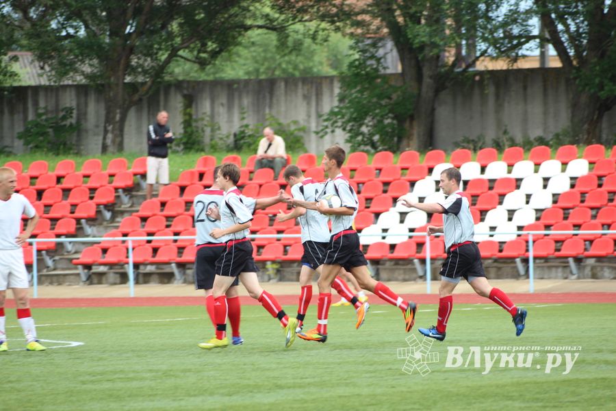 "Экспресс" (Великие Луки) - "Купол-ВДВ" (Псков)