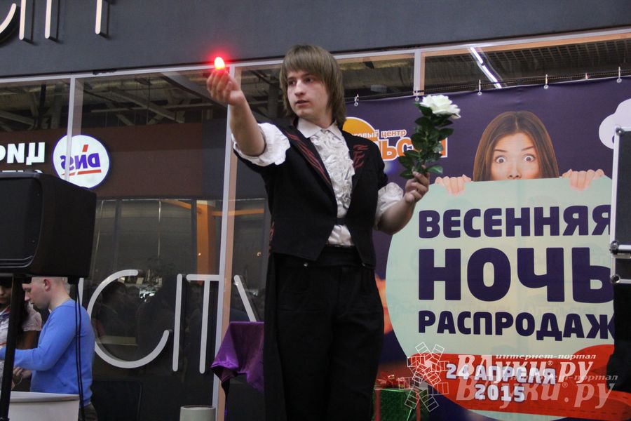 В ТЦ «Апельсин» прошла весенняя ночь распродаж