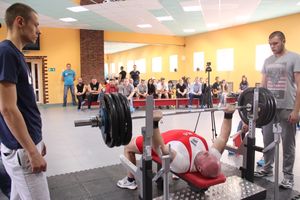 В Великих Луках прошел открытый городской турнир по пауэрлифтингу (фото)