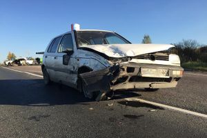 В Великих Луках столкнулись ВАЗ и Фольксваген (фото)