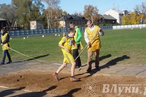 В Великих Луках прошли соревнования учащихся «Шиповка юных» (фото)