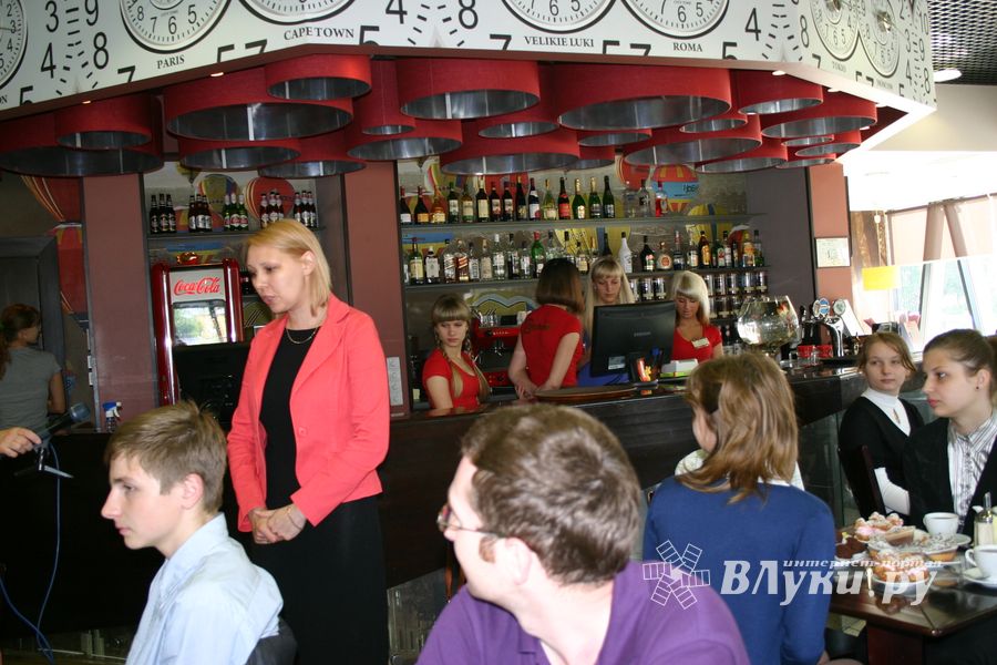 Великолукские школьники посетили "Литературное кафе"