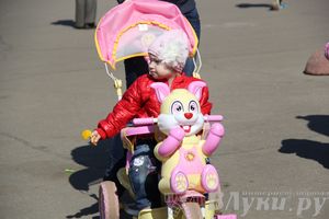 Традиционная весенняя ярмарка прошла в Великих Луках