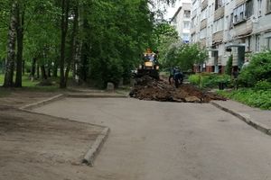 На улице Щорса благоустраивают двор (ФОТО)