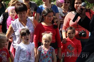 ​В Великих Луках сказочный «Праздник мороженого» подарил радость детям