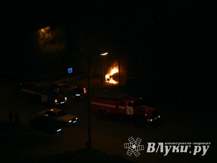 На Дружбе загорелся BMW