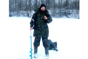 В Великолукском районе состоялся выезд общества слепых на зимнюю рыбалку (фото)