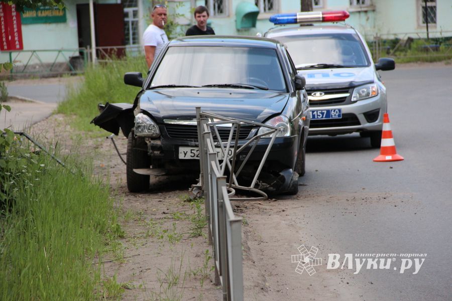 ДТП возле бани «Каменка» в Великих Луках (ФОТО)