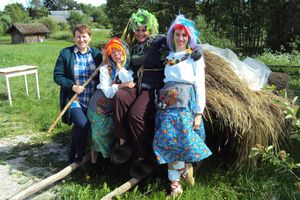 Любительский театральный коллектив «Аномалия» участвовал в фестивале «Затея сельской остроты» (ФОТО)