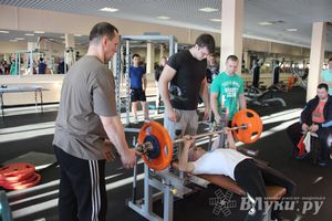 Соревнования по пауэрлифтингу прошли в Великих Луках (фото)