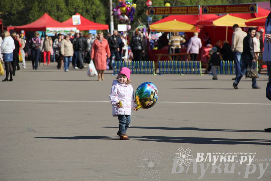 Традиционная весенняя ярмарка прошла в Великих Луках