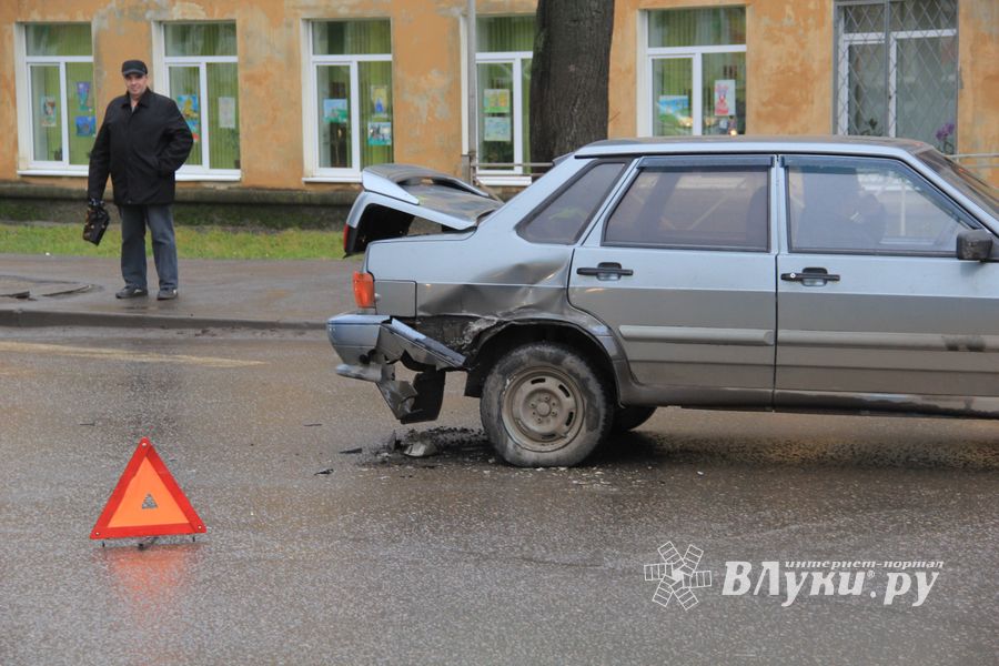 В районе Смоленского рынка произошли два ДТП (ФОТО)