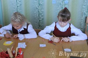 Великолукских лицеистов посвятили в «Маленькие мастера»