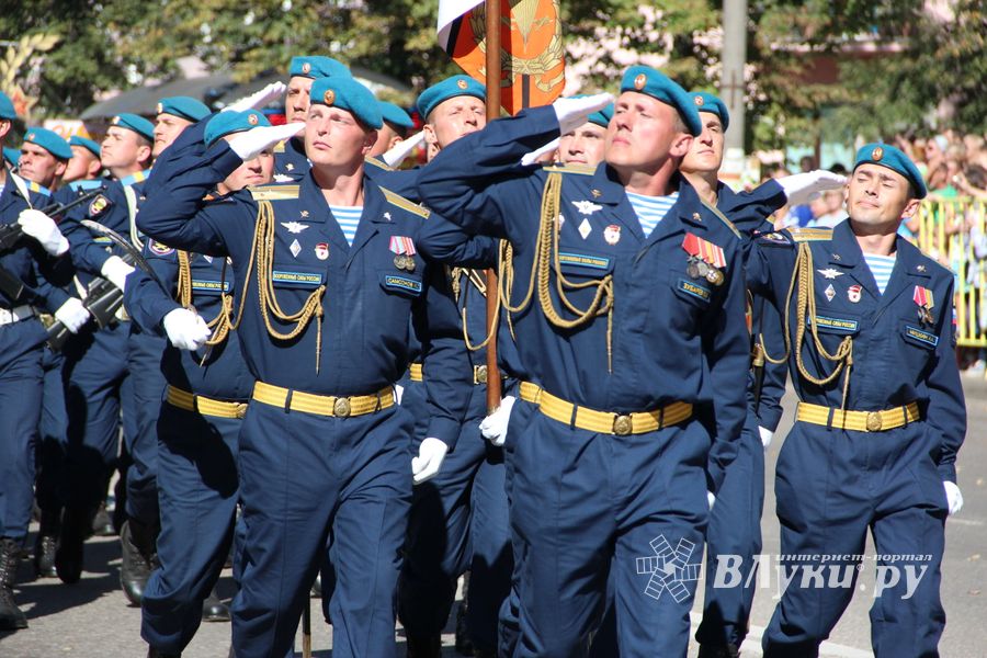 Военный парад в Великих Луках, часть II (ФОТО)