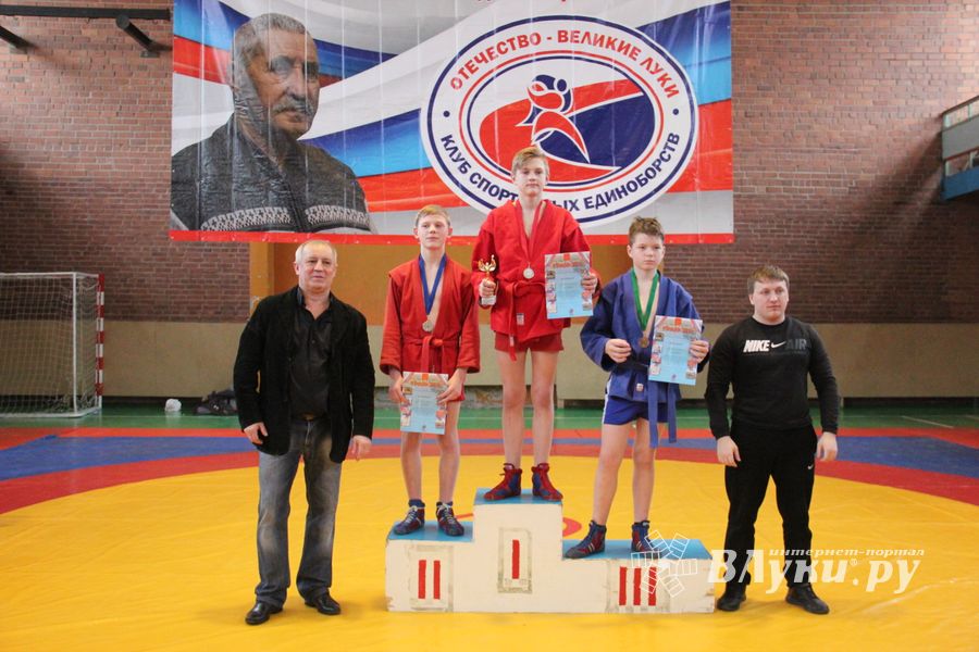 В Великих Луках прошли соревнования по самбо (ФОТО)