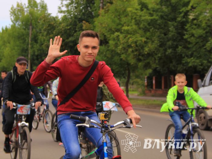 В Великих Луках прошёл Велопарад (ФОТО)