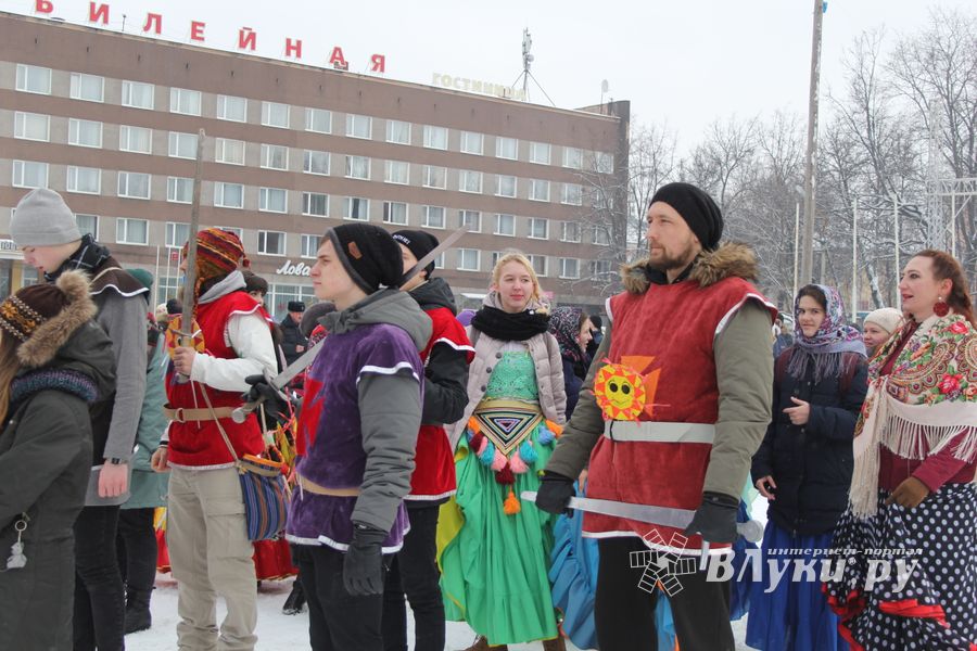 В Великих Луках прошел праздник Масленицы (ФОТО)