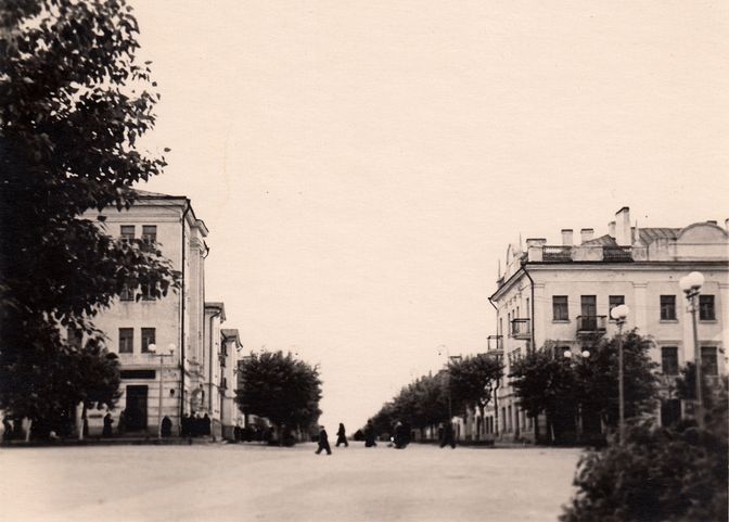 Пересечение улиц Некрасова и Карла Либкнехта. Начало 1950-х