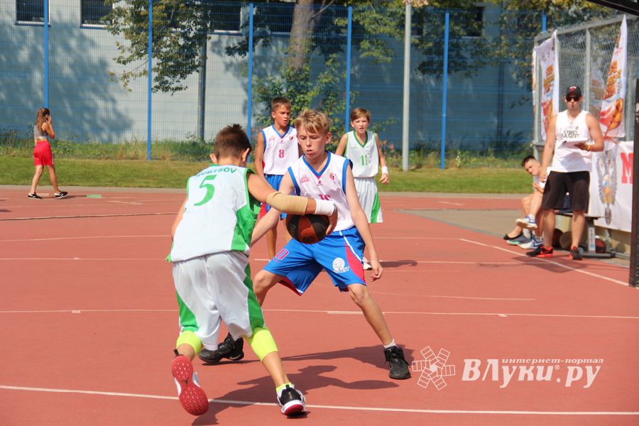 В Великих Луках прошли спортивные мероприятия, приуроченные ко Дню физкультурника (ФОТО)