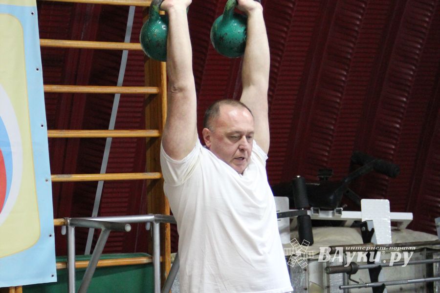В Великих Луках прошла спартакиада по гиревому спорту среди предприятий и организаций города (фото)