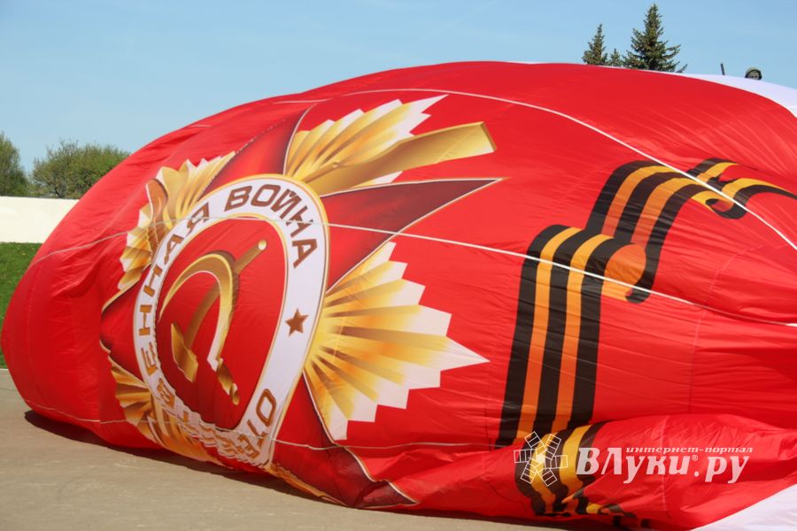 Шар, посвященный 850-летию города, поднялся над Великими Луками (ФОТО)