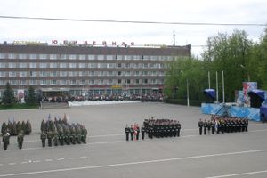 В Великих Луках прошел Военный парад