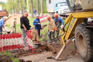 Устранение прорыва водопровода в Великих Луках (ФОТО)