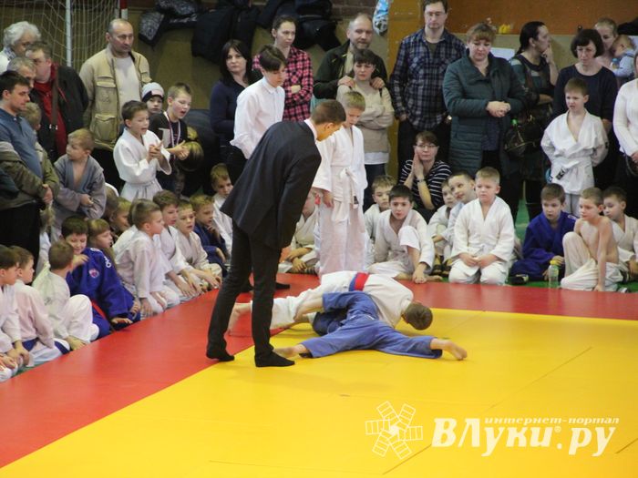 В Великих Луках прошли соревнования, посвященные памяти героев 6-й роты (ФОТО)