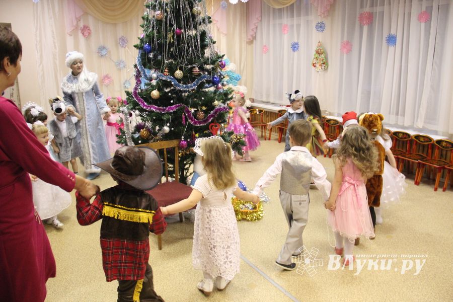 Новогодние утренники в Великих Луках продолжаются (ФОТО)