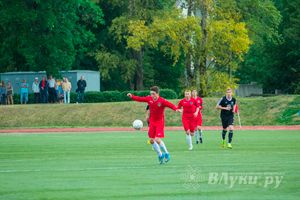 Матчи по футболу в рамках Первенства России проходят в Великих Луках (фото)