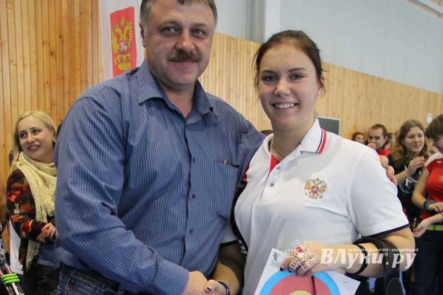 Великолучанка Александра Савенкова стала обладательницей золота на всероссийских соревнованиях по стрельбе из лука (фото)