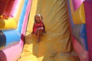 ​В Великих Луках сказочный «Праздник мороженого» подарил радость детям