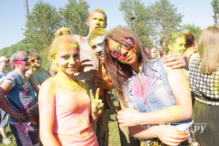 Яркие эмоции «ColorFest» в Великих Луках (ФОТО)